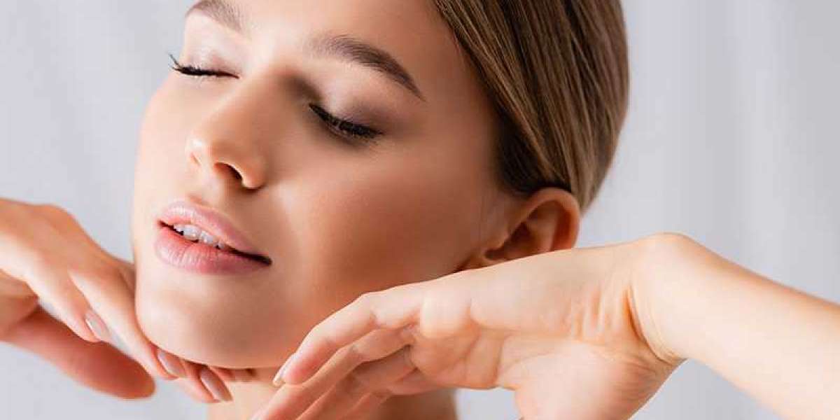 Double Chin Removal in Dubai for Refined Contours